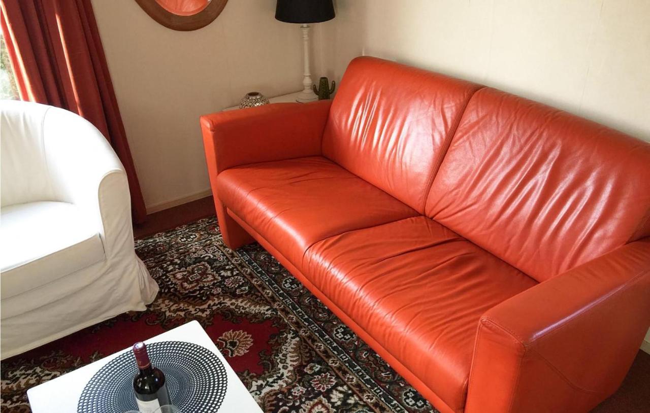 2 Bedroom Awesome Home In Tzummarum Екстериор снимка